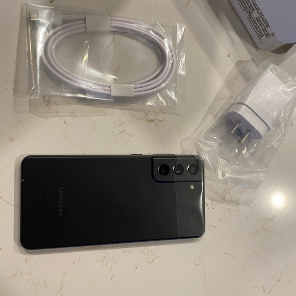 Samsung Galaxy S21 FE - Picture 4 of 6